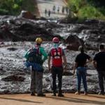 People from the community of Alfredo Torres look at the mud-hit area a day after the collapse of a dam at an iron-ore mine belonging to Brazil's giant mining company Vale near the town of Brumadinho in the state of Minas Gerias in southeastern Brazil, on January 26, 2019. - Hopes were fading Saturday that rescuers would find more survivors from at least 300 missing after a dam collapse at a mine in southeastern Brazil, with nine bodies so far recovered. (Photo by Mauro Pimentel / AFP)MAURO PIMENTEL/AFP/Getty Images