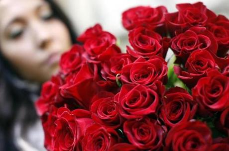 A florist sorts roses in a flower shop in Vienna February 13, 2013. On occasion of the Saint Valentine's Day on February 14 Austrians will spend some 21 million euros, and for the flower business it will be the top-selling day of the year, according to the Austrian Economic Chamber of Trade. REUTERS/Herwig Prammer (AUSTRIA - Tags: SOCIETY)
