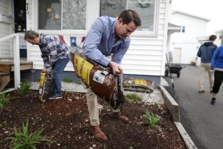 04/23/2019 Manchester NH - Massachusetts Congressman Seth Moulton (cq) got to spread mulch at the Liberty House , as part of a servive project. The Congressman is running for President. Jonathan Wiggs /Globe StaffReporter:Topic:
